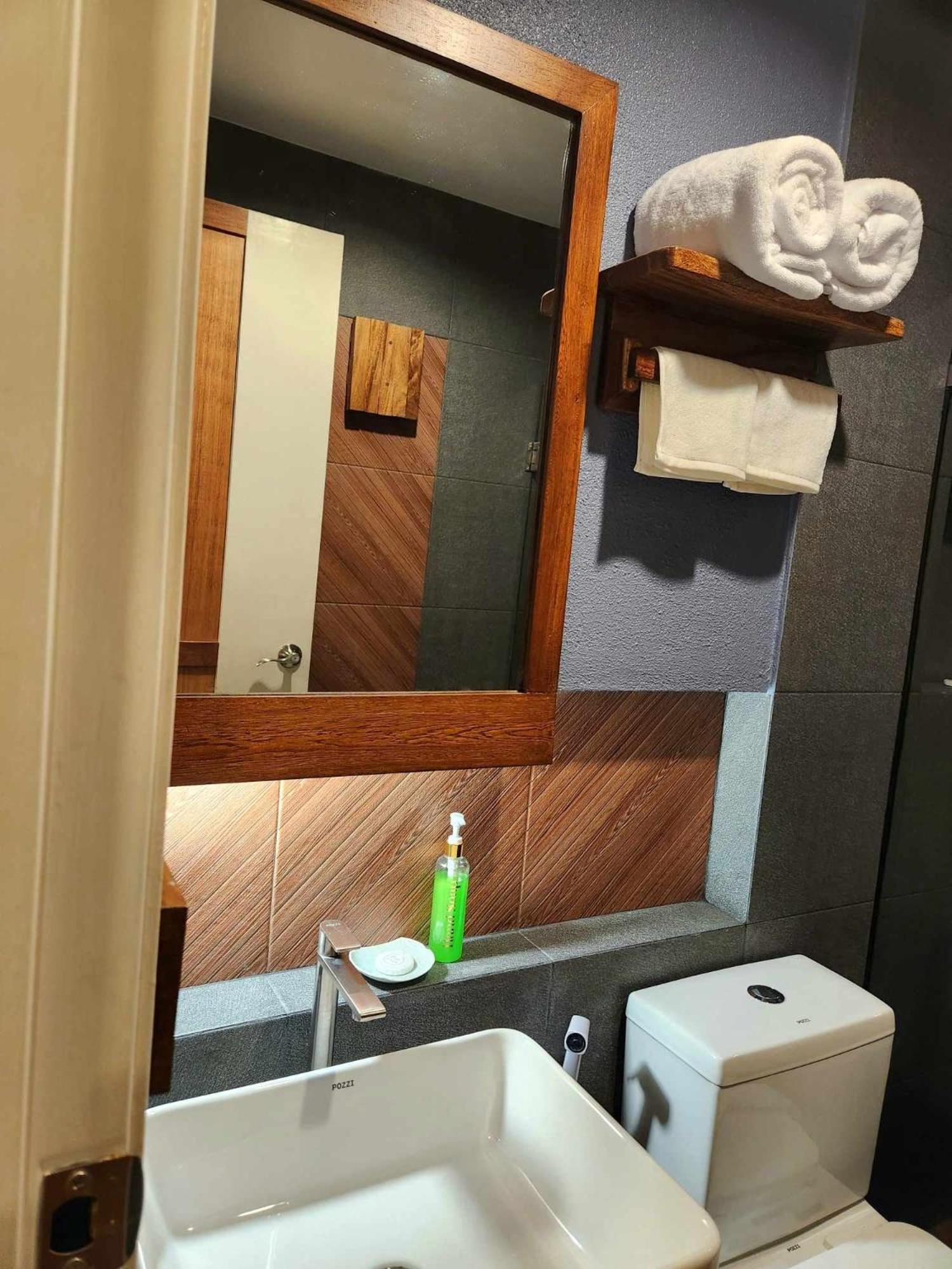 Acacia Garden Inn And Suites Coron Buitenkant foto